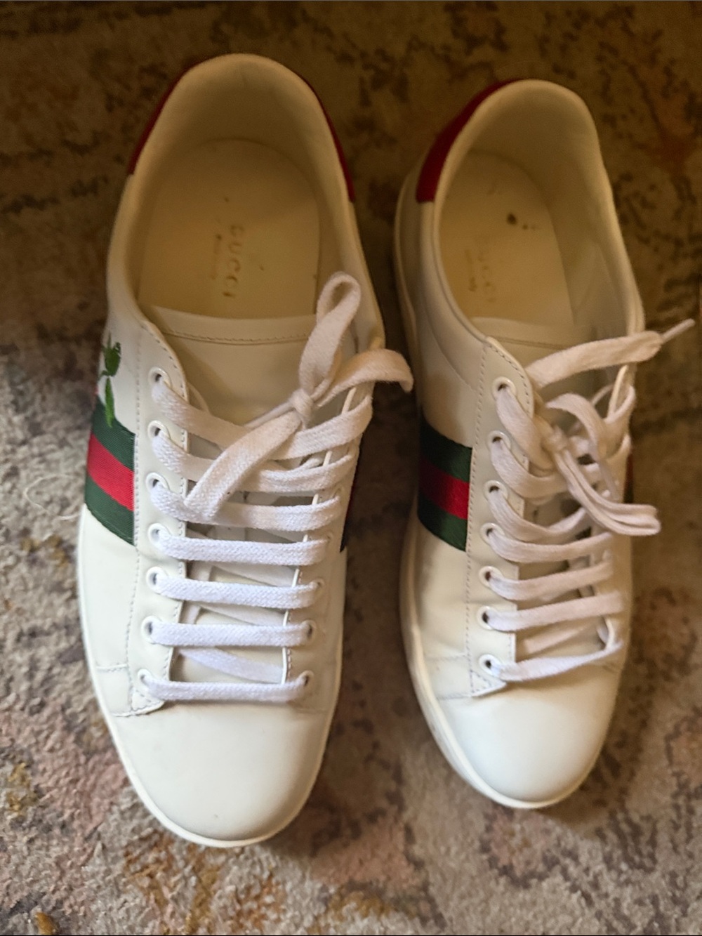 Gucci White Leather Low-Top Sneakers with Green and Red Web
